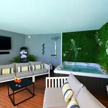 Luxury Divine With Private Heated Pool, Jacuzzi And Gym Near The Sea In Villa *