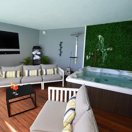 Luxury Divine With Private Heated Pool, Jacuzzi And Gym Near The Sea In Villa *