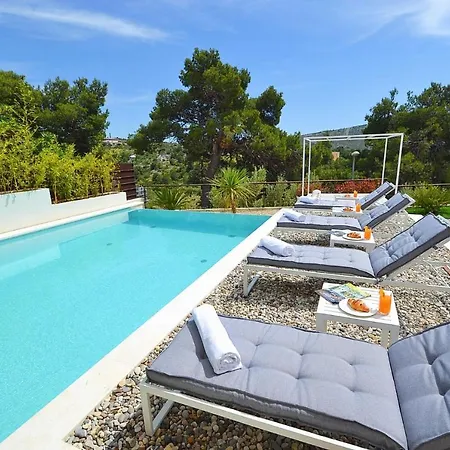 Luxury Divine With Private Heated Pool, Jacuzzi And Gym Near The Sea In Villa *