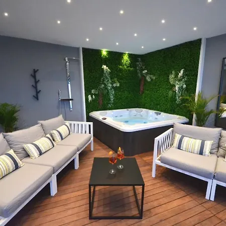 Luxury Divine With Private Heated Pool, Jacuzzi And Gym Near The Sea In Primosten