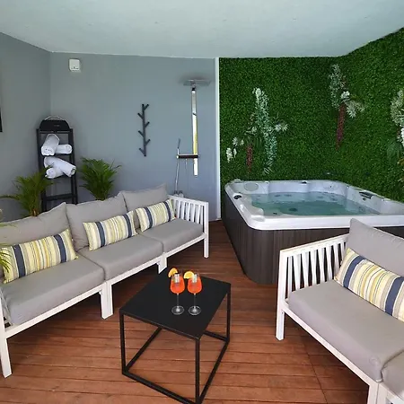 Villa Luxury Divine With Private Heated Pool, Jacuzzi And Gym Near The Sea In *