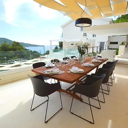 Luxury Divine With Private Heated Pool, Jacuzzi And Gym Near The Sea In