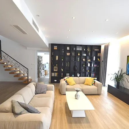 Luxury Divine With Private Heated Pool, Jacuzzi And Gym Near The Sea In *