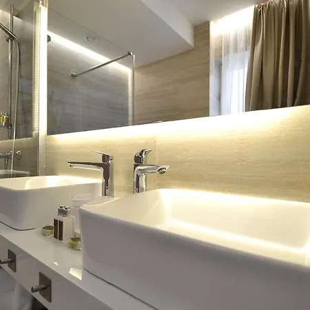 Luxury Divine With Private Heated Pool, Jacuzzi And Gym Near The Sea In Villa