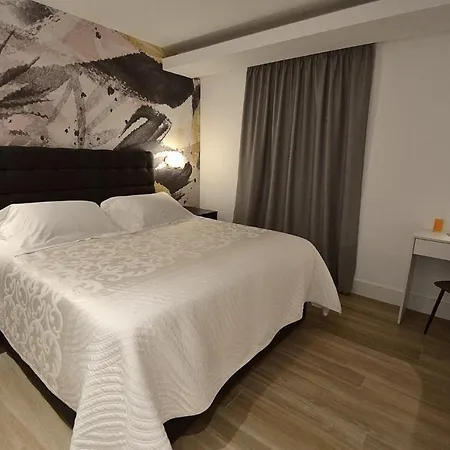 Luxury Divine With Private Heated Pool, Jacuzzi And Gym Near The Sea In Villa