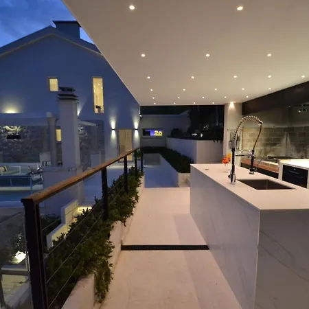 Villa Luxury Divine With Private Heated Pool, Jacuzzi And Gym Near The Sea In Primosten