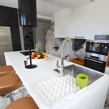 Villa Luxury Divine With Private Heated Pool, Jacuzzi And Gym Near The Sea In