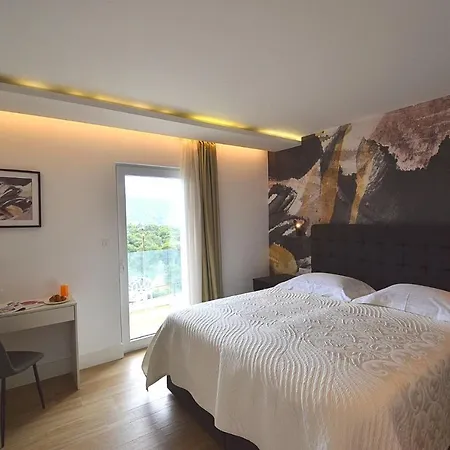 Luxury Divine With Private Heated Pool, Jacuzzi And Gym Near The Sea In Primosten