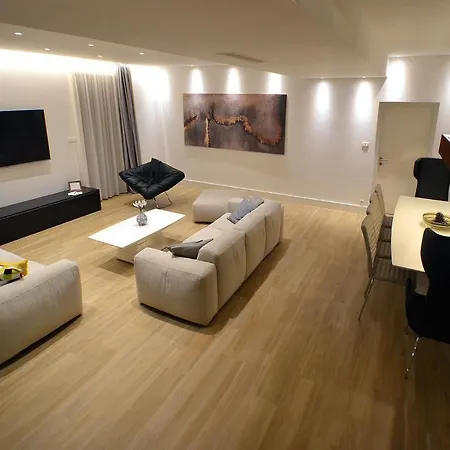 Luxury Divine With Private Heated Pool, Jacuzzi And Gym Near The Sea In *